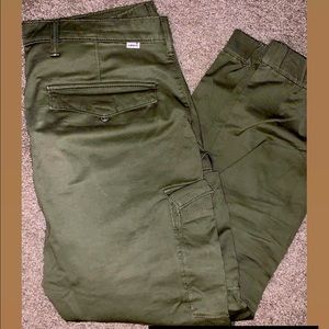 Levi’s olive cargo pant